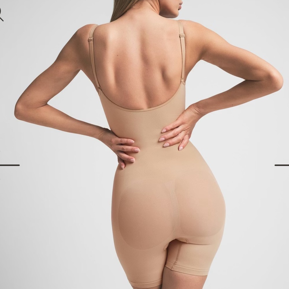 Skims seamless sculpt MID THIGH BODYSUIT - Picture 3 of 8